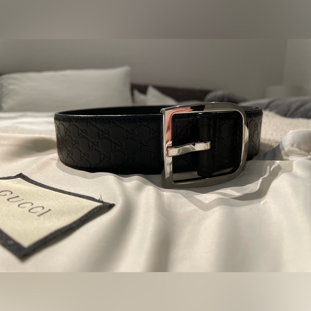 Gucci debossed black leather belt
